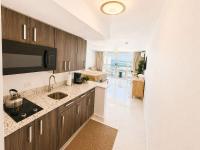 Oceanview Beach Condo in Prime Location - Bed and Breakfast San Juan