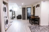 Casa Caswell Modern Basement Suite Mins To DT - B&B Saskatoon