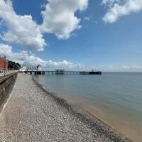 Queens Haven by Prime Stays - Luxury 4 Bedroom Home - All Ensuite & Games Room - Chambres d'hôtes Cardiff