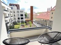 Modern 1BR Apartment with Terrace, Workspace & Free Parking - B&B Prague