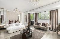 Apt - Balcony- Kensington-24 7 security - B&B London
