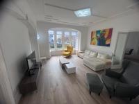 253 Stylish Coastal Retreat, 1507 sq ft , Ground Floor, 2 bedrooms , 2 bathrooms - B&B Lytham St Annes