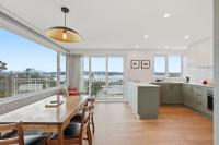 Designer Stay with River Views) - B&B Suntop