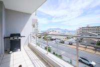2 Bedroom Bloubergstrand Apartment with Ocean Views - Ferienwohnung Bloubergstrand