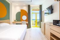 Santorini Luxury Room 8 - Private Balcony with Sea View, Parking and more - Chambres d'hôtes Palasë