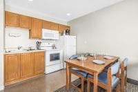 Ocean view studio no stairs-Full Kitchen Patio - B&B Lincoln City