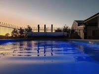 Jasmine Lodge - Idyllic home with pool, mtn views - B&B Millfield