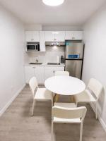Cozy Vancouver 2BR Suite Near Joyce Station - B&B Vancouver