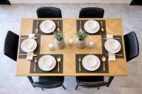 Cozy Spanish-Inspired Stay in Liverpool CBD - Chambres d'hôtes Liverpool