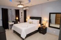 Designer 2BR Rooftop Jacuzzi & Views - B&B San Cristóbal