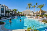 Modern 2BD - Parking, Gym, Pool - Sleeps 8 - 5 Min Casino - B&B Scottsdale