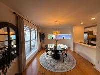 Modern Midtown Townhome - 2 Car Garage - Private Courtyard - 98" TV - Chambres d'hôtes Houston