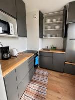 Modern Studio Flat Your Parking Space and Metro Nearby - B&B Helsinki