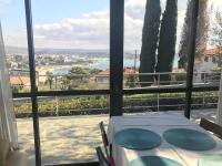 Appartement met 2 Slaapkamers, Balkon en Uitzicht op Zee