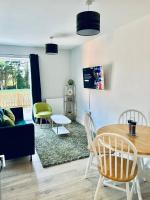 Dover Castle & Docks, Modern 2 Bedroom Apartments with private parking & castle views - Chambres d'hôtes Douvres
