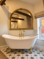 Luxury Central Penthouse with Parking | Sleeps 6. - B&B Shrewsbury