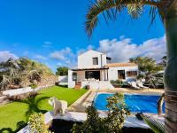 Villa Sonrisa - Family & Surf Escape & Private Pool - B&B La Oliva