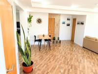 Bright 2BdR Apt in Palmarejo - Fast Wi-Fi & Hammock - Bed and Breakfast Praia