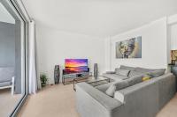 Spacious Garden Apartment With Balcony by Caseo - Ferienwohnung Estepona