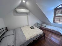 2 Bedroom Pyrmont Terrace House - B&B Sydney