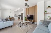 Bright Apartment with Private Terrace by Caseo - B&B Estepona