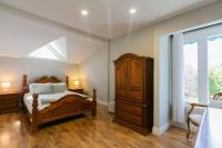 3BR Lakefront Retreat with Dock Canoe & Huge Deck - Ferienwohnung Georgina