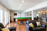 3BR Lakefront Retreat with Dock Canoe & Huge Deck - Ferienwohnung Georgina