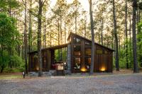 Modern Cabin w Sauna, Hot Tub, Bocce & Arcade - B&B Broken Bow