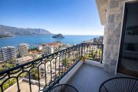 Luxury hilltop apartment with parking & sea view - B&B Budva
