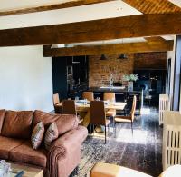 SPACIOUS LOFT APARTMENT with FAR REACHING VIEWS of the COUNTRYSIDE - B&B Matlock