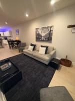 Urban Seattle 2BR with Free Parking Near Downtown & Capitol Hill with Transit Access - Walkable To Madison Park Beach & Arboretum - Chambres d'hôtes Seattle