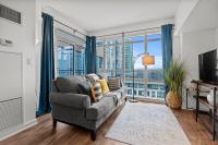 2BR • 2 Bath • 7 Guests • Free Parking • Near CN Tower - By HOSTIA - B&B Toronto