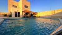 Entire Home Near Deadsea & Baptism Site Pool, Garden, BBQ, Great Price - Chambres d'hôtes Ash Shūnah al Janūbīyah