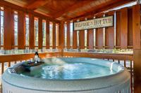 Bear Hugs Hideaway: Hot Tub & Mountain View - B&B Sevierville