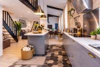 PENTHOUSE Loft 5MIN PALAIS DES FESTIVALS AND BEACH terrace view on castle - B&B Cannes
