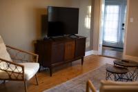 Charming 1940s Bungalow Cozy Vibes & Vintage Style - Ferienwohnung West Point