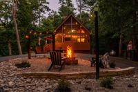 Couples Escape Hot Tub Fire pit Rain Shower - Bed and Breakfast Pigeon Forge