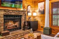 Couples Escape Hot Tub Fire pit Rain Shower - B&B Pigeon Forge