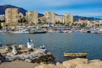 Apartment with Terrace and Pools in the Port - Chambres d'hôtes Estepona