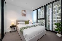 Luxe 3BR Skyline Sunset Residence Level 63 - CBD Views, Parking, Pool, Sauna, Gym - Chambres d'hôtes Melbourne