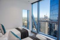 Level 66 Sky High Retreat with Pool and Sauna, Near Marvel Stadium - B&B Melbourne