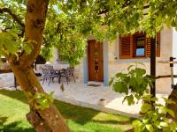 Small Stone Cottage - Bed and Breakfast Virpazar