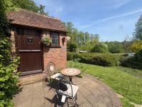 Little Vine Cottage in the grounds of Leeds Castle - B&B Maidstone