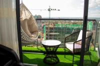 Skyline Luxury 17th-Floor 1BR near Junction Mall - City Views, Pool, Gym & Full-Body Massage Chair - B&B Nairobi