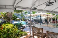 King Suite with Kitchenette at Ocean Blvd Near the Beach - B&B Fort Lauderdale