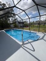 Tranquil 3 Bedroom Ocean Vibes Retreat with pool - B&B Port Charlotte