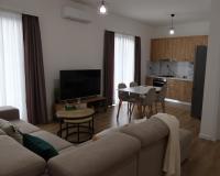 Spacious apartment with Balcony and City - B&B Tirana