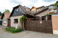 The Bucket - Rose Old Town House with Jacuzzi & Mountain View - Chambres d'hôtes Braşov