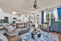 King Bed - Hot Tub - Fenced Yard - Near Carowinds - Chambres d'hôtes Charlotte