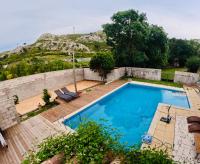 Studio neuf avec accès piscine, terrasse, parking - proche Marseille et aéroport - Bed and Breakfast Les Pennes-Mirabeau